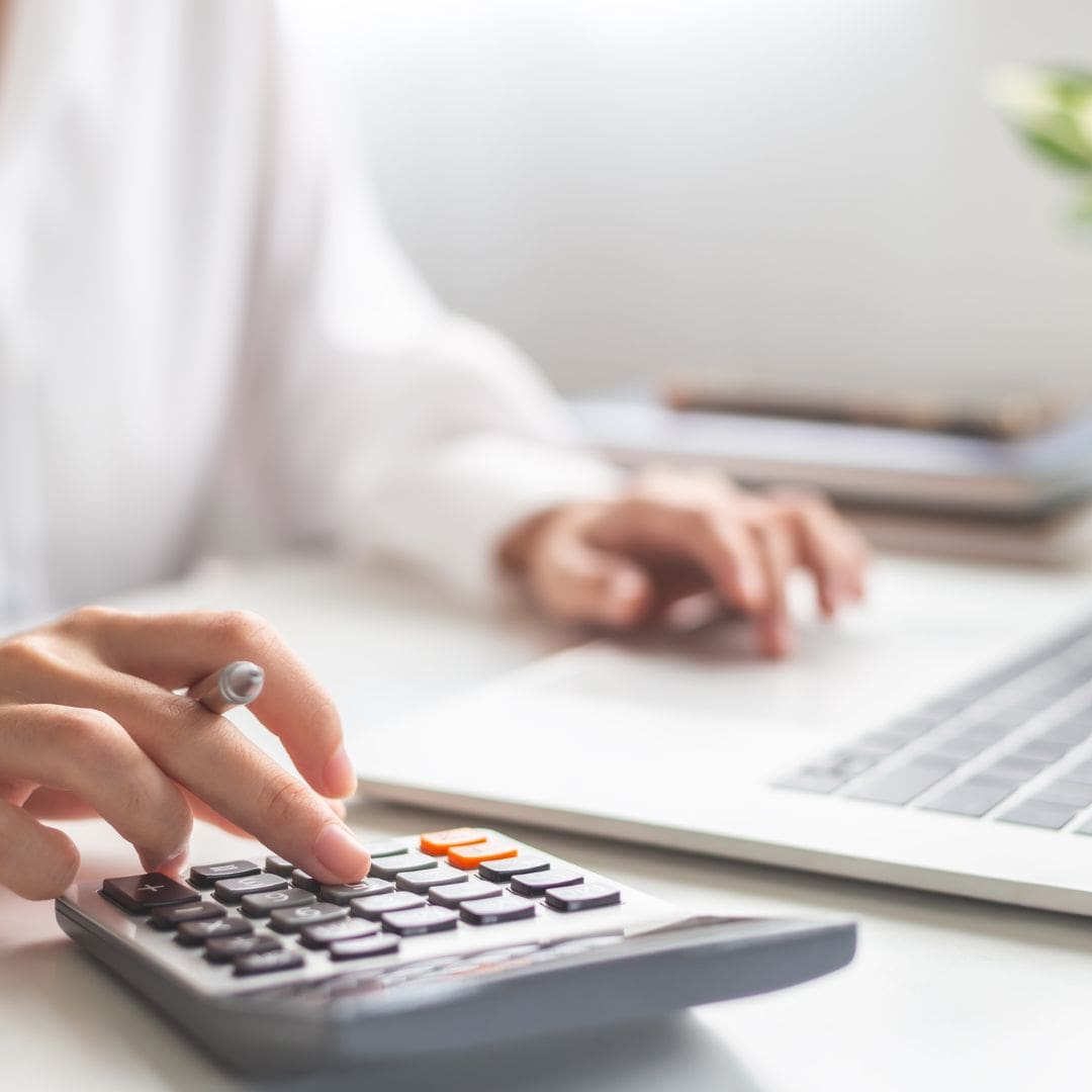 Person using a calculator to make estimate